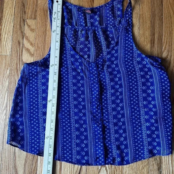 Forever21 light weight tank top - Picture 1 of 6